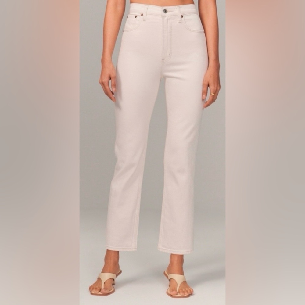 Abercrombie & Fitch Cream Ultra High Rise Jeans. Size 28/6 in mint condition